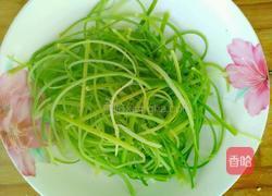 凉拌手撕蒜苔的做法图解7