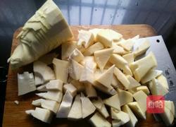 毛笋炖腌肉的做法图解1