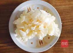 春天了,教你做一份颜值超高的银耳羹。的做法图解2