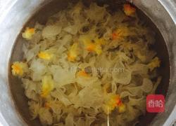 春天了,教你做一份颜值超高的银耳羹。的做法图解4
