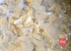 红枣百合银耳汤的做法图解1