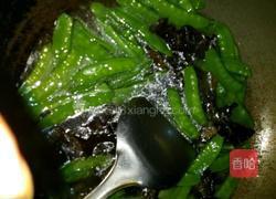 荷兰豆炒木耳的做法图解4