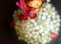 红枣莲子美容汤的做法图解3