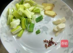 蘑菇炒豆腐的做法图解3