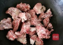 鄂尔多斯特色菜之――猪骨头烩酸菜的做法图解1
