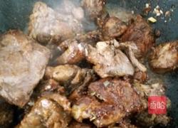 鄂尔多斯特色菜之――猪骨头烩酸菜的做法图解3