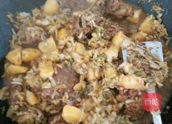 鄂尔多斯特色菜之――猪骨头烩酸菜的做法图解8