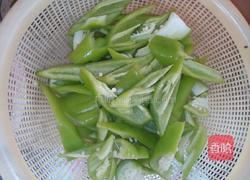 虎皮椒炒鸡肾的做法图解2