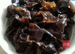 凉拌木耳粉丝胡萝卜的做法图解1