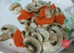 番茄酱口蘑白菜烧豆腐的做法图解2