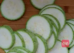 Illustration of how to make melon meatloaf 2