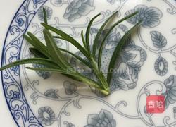 迷迭香西红柿炒鸡蛋的做法图解4