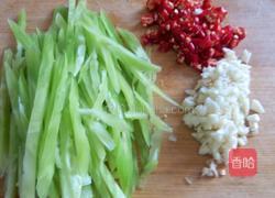 凉拌莴笋的做法图解2