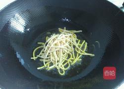 韭菜炒百叶的做法图解2