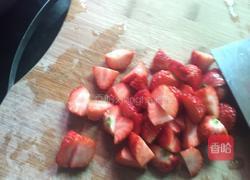 酸甜草莓酱的做法图解2