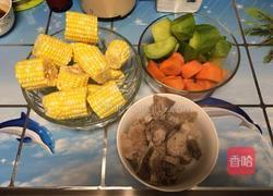 青紅蘿蔔愛心湯的做法图解2