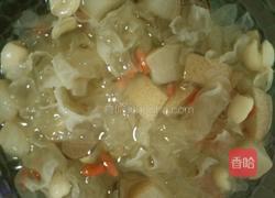 银耳雪梨莲子糖水的做法图解5