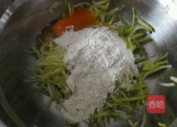 西葫芦鸡蛋软饼的做法图解1