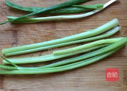 芹菜瘦肉粥的做法图解1