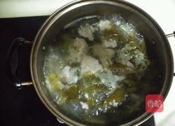 酸菜土豆粉丝汤的做法图解3