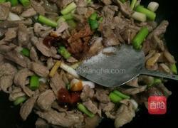 大蒜炒肉的做法图解7