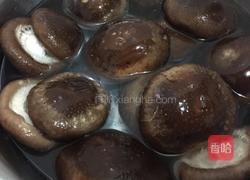 香菇扒鸡的做法图解2