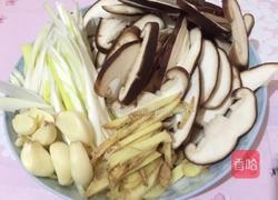 香菇扒鸡的做法图解3