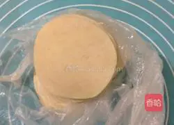 Illustration of how to make banana pie with dumpling skin 1