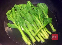 白灼菜心的做法图解1