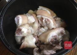 当归炖猪脚的做法图解1