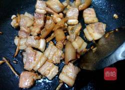 五花肉焖四季豆的做法图解3