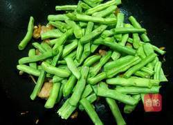 五花肉焖四季豆的做法图解4