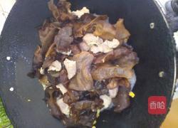 木耳炒肉的做法图解7