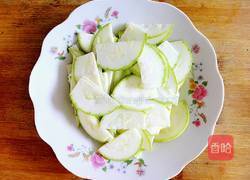 西葫芦炒鸡蛋的做法图解2