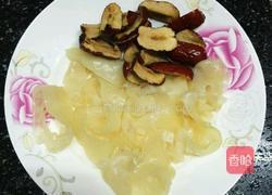 花胶雪耳炖奶的做法图解3