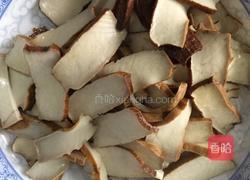 烟熏干炒芹菜的做法图解1