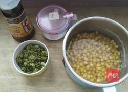 嫩芽香椿拌黄豆的做法图解2