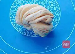 Illustration of how to make salt and pepper rolls 15