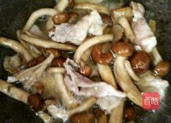 青菜炒滑子蘑的做法图解5