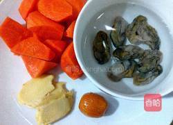 菜干蚝鼓猪骨汤的做法图解2