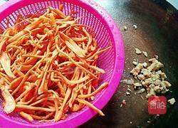 虫草花炒鸡肉的做法图解2