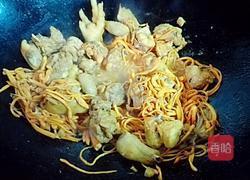 虫草花炒鸡肉的做法图解7