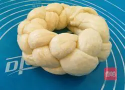 Illustration of how to make garland cheese bread (soup) 16