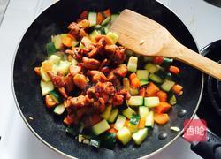 鸡肉蔬菜腊肠饭的做法图解7