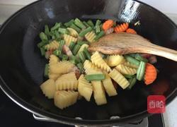 五花肉焖饭的做法图解4