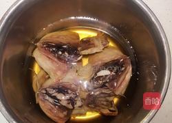 美厨靚颜墨鱼鸡汤的做法图解2