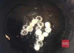 腊肠炒包菜的做法图解2