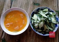 黄瓜炒鸡蛋的做法图解2