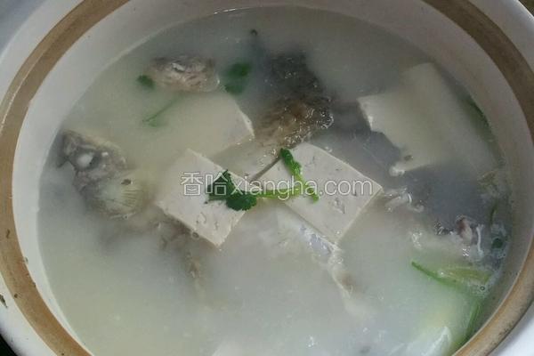 鲫鱼豆腐汤