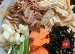 家常腐竹小炒肉的做法图解1